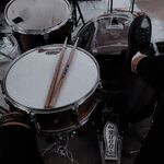 Алёна:  Уроки игры на барабанах