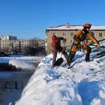 Александр:  Чистим снег чистим крыши дороги территорию