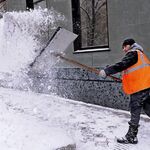 Тимур:  Уборка снега вручную в Казани | Рабочие для уборки снега