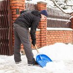 Максим:  Уборка снега в ручную