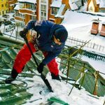 Компания Эверест:  Чистка кровли от снега и наледи