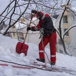 Компания Эверест:  Очистка крыш от снега, наледи и сосулек