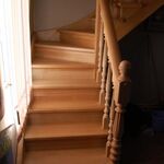 Андрей:  Высококачественные деревянные лестницы на 2-ой этаж.