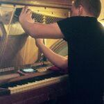 Валерий :  Настройка пианино и ремонт 