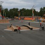 Виктор:  Строительство спортивных, игровых и детских площадок. 