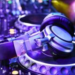 Вероника:  DJ, музыкальное сопровождение 