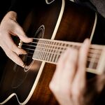 Роза:  Обучение игре на гитаре