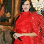 Ника:  Ведущая не тамада