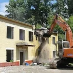 Собственник:  Демонтаж любых строений.Уборка мусора. Планировка