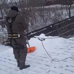 Денис:  Очистка крыши от снега и наледи