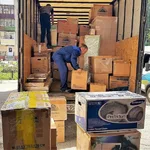 Валера:  Перевозки на газели с грузчиками.Переезды.Недорого.