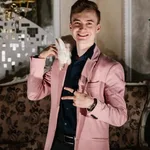 Михаил:  Фокусник