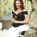 Елена :  Ведущая торжеств 