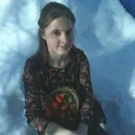 Анастасия:  Домработница