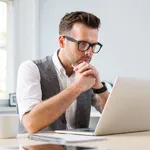 Анастасия:  Сотрудник по соблюдению поpядка