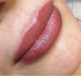 Модель на перманентный макияж губ