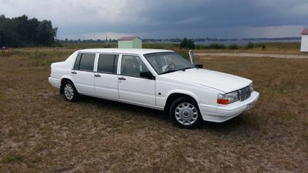 Машина в аренду в великом. Volvo 940 Limousine. Вольво 940 лимузин универсал. Volvo 960 1992. Вольво 940 лимузин салон.
