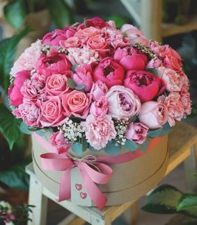 Алексей:  Цветы в коробке-розы и смешанные цветы в коробках