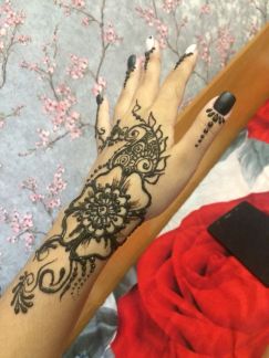 Мехенди(рисунок хной)