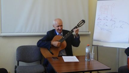 Николай:  Уроки гитары и укулеле, уроки игры на гитаре