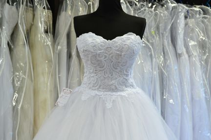 Ведущая Ксения: Прокат Свадебных платьев