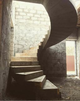 Ярослав:  Строительство и отделка монолитных лестниц