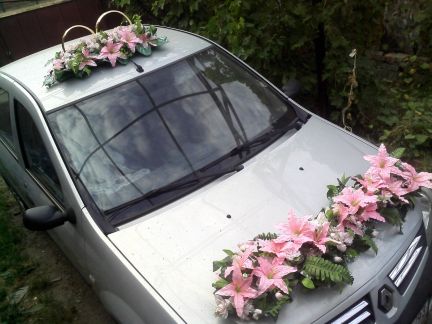 Елена:  Свадебные украшения на машину на прокат