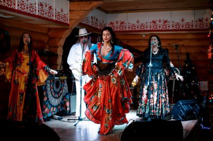 Римма:  Цыганские песни и танцы у Вас на празднике