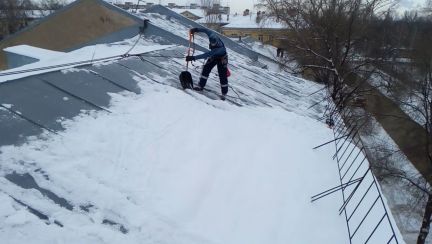 Кирилл:  Чистка крыш от снега - Альпинисты