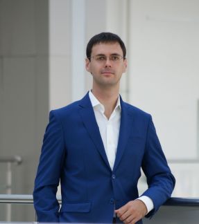 Ведущий мероприятий и торжественных событий