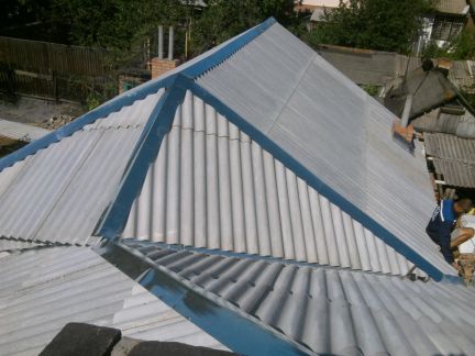 кровельные работы в емельяновском районе. кровля шахты. флюгарка на вентшахту. отливы для плоской крыши. вентиляционная шахта на крыше.