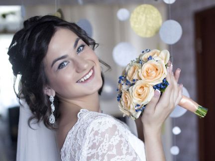 Сколько стоит сделать макияж и прическу невесте