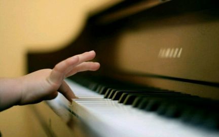 Надежда:  Занятия на фортепиано, синтезаторе