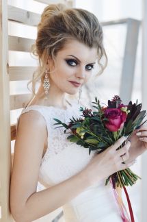 Сколько стоит сделать макияж и прическу невесте