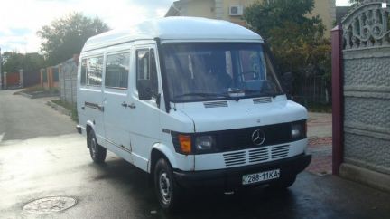 Бус 13 мобильная. Мерседес Бенц 210d. Мерседес 210d бус. Mercedes Benz бус 1987. Мерседес 714 бус.