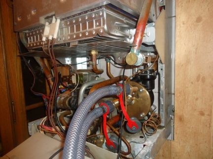 Ремонт котлов:  Промывка теплообменников газовых котлов в Орле