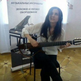 Диана:  Обучение игре на гитаре