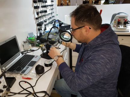 кибер поинт компьютерный клуб. комп клуб арена. геймерский клуб. компьютерный клуб арена ярославль. дизайн компьютерного клуба.