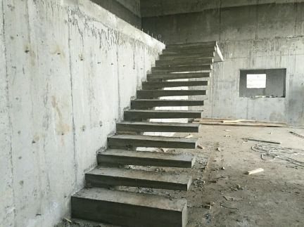 Анатолий:  Монолитные бетонные лестницы