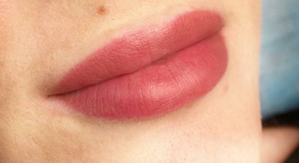Модель на перманентный макияж губ