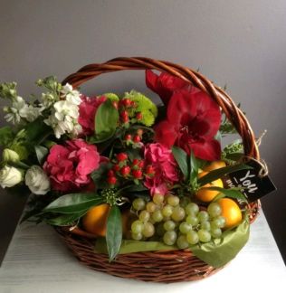 наталья:  Корзина с цветами и фруктами