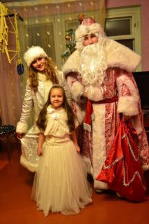 Дарья:  Дед Мороз и Снегурочка на дом, в школу, на корпора