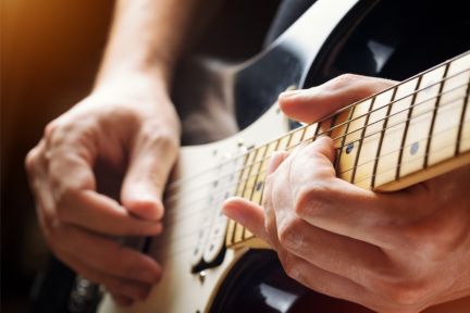 Евгений:  Обучение игре на гитаре в Иркутске