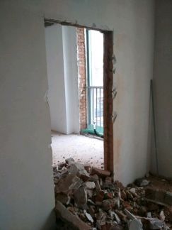 СпецТранс:  Демонтаж стен, стяжки, плитки, проемы
