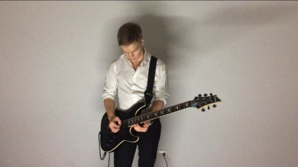 Александр:  Уроки игры на гитаре