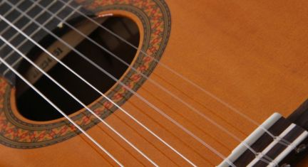 Ксения:  Обучение игре на гитаре