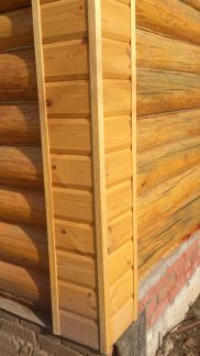 Отделка углов в бревенчатом доме. Отделка углов деревянного дома. Отделка углов сруба. Углы имитация бруса. Отделка углов деревянного дома.