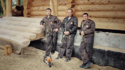 Бригада построит баню из бруса