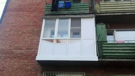 застеклить балкон кемерово. балконы и окна компания. остекление лоджии сэндвич панелями. витражи пвх балкон. холодное остекление проведал.