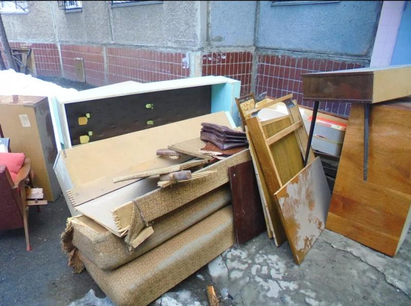Сергей:  Вывоз мусора старой мебели